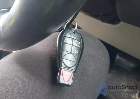 2011 Chrysler Town & Country Touring z USA, uszkodzony, nr VIN 2A4RR5DG9BR770959